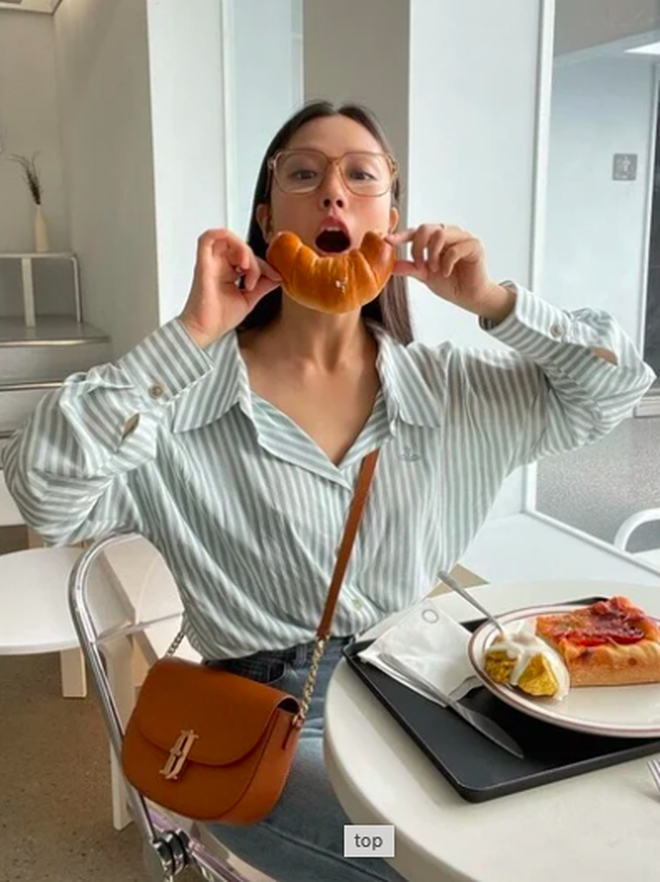 Cô nàng duy trì một chế độ ăn uống lành mạnh nhưng không kém phần bổ dưỡng để cơ thể có thể hấp thụ đủ năng lượng cho một ngày