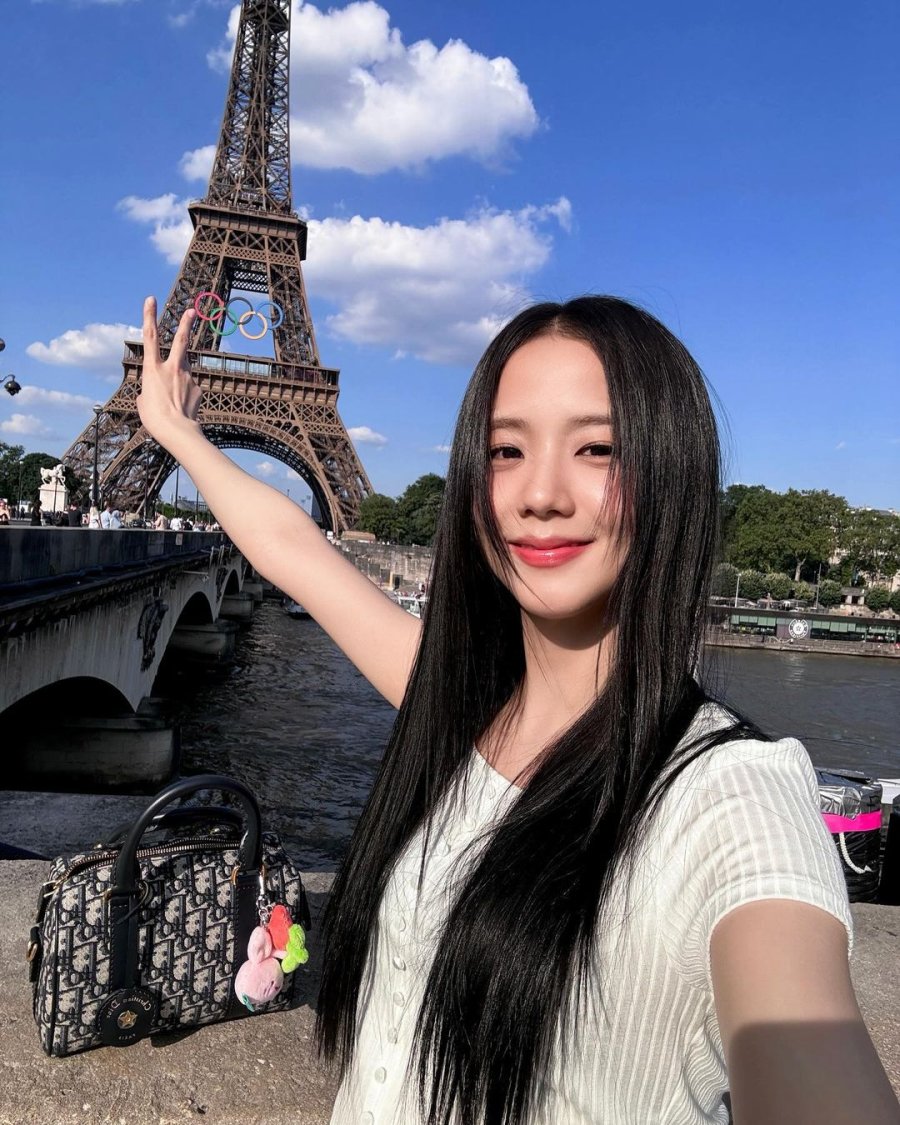 Cô luôn chú trọng bước tẩy trang, thậm chí coi đây là bước quan trọng nhất trong chu trình chăm sóc da.