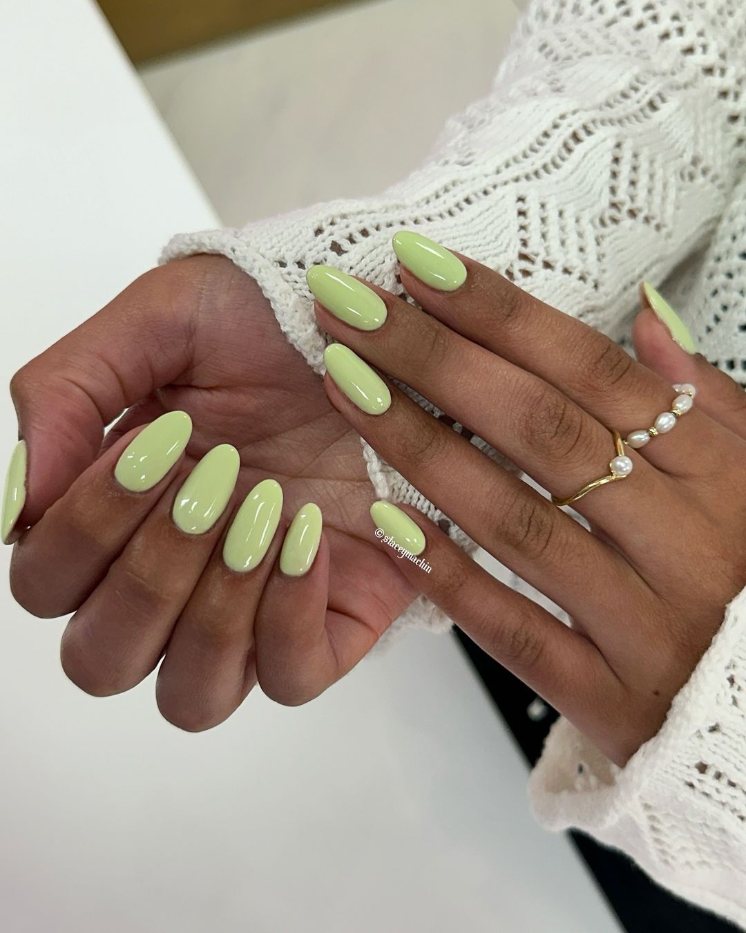 pistachio green nail trên nền da ngăm
