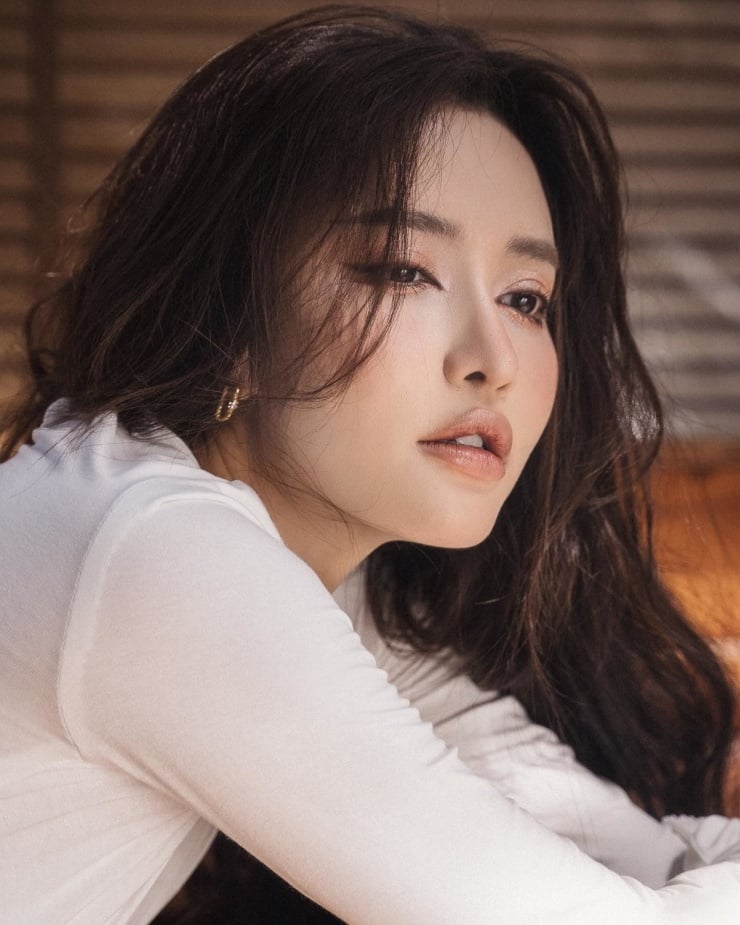 Bích Phương đã thẳng thắn cho biết trên khuôn mặt cô có một chiếc mũi và một chiếc cằm giả.