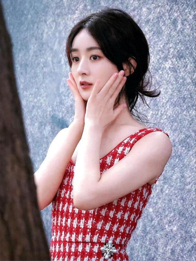 Ở tuổi 36, nữ diễn viên vẫn thu hút mọi ánh nhìn mỗi khi xuất hiện tại các sự kiện nhờ vẻ ngoài quá đỗi trẻ trung