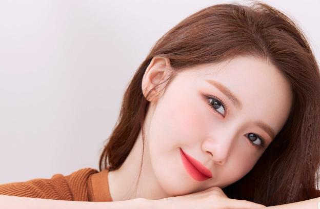 Ngay từ khi còn ở lứa tuổi 20, Yoona đã vô cùng chú trọng đến việc dùng serum ngừa lão hóa.