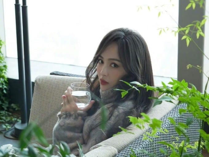 Nước cung cấp độ cần thiết cho da, giúp các tế bào da khỏe mạnh, chậm lão hóa. Nước