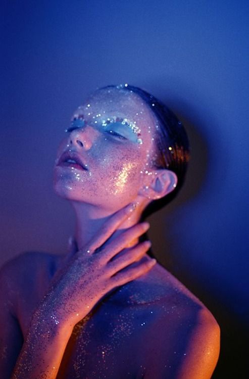 Nên thử trên vùng da nhỏ trên cánh tay trong vòng 24h để kiểm tra xem có hợp với loại dầu này không trước khi sử dụng trên cơ thể.