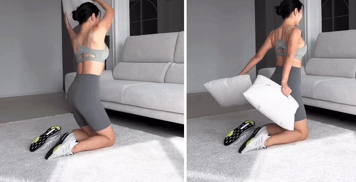 Quỳ trước ghế xofa, hai chân dang rộng bằng vai.