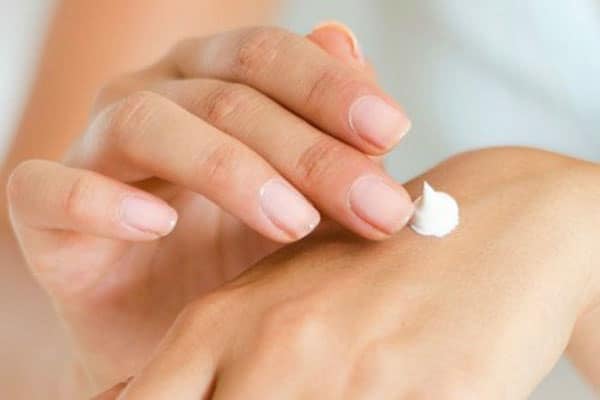 Retinol được coi là thần dược chống lão hóa. Với retinoids, các tác dụng phụ điển hình bao gồm khô, căng rát...