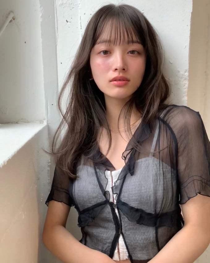 Tóc lửng mái thưa rất trẻ trung, ngọt ngào và hợp xu hướng hiện tại.