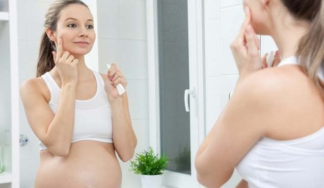 Thông thường, mụn trứng cá thường xuất hiện trong 3 tháng đầu thời kỳ mang thai, sau đó sẽ hết dần.