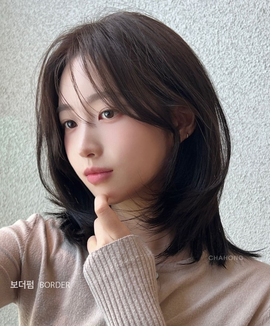 Tóc ngắn layer được yêu thích mùa này sang mùa khác mà gương mặt nào cũng có thể áp dụng được.