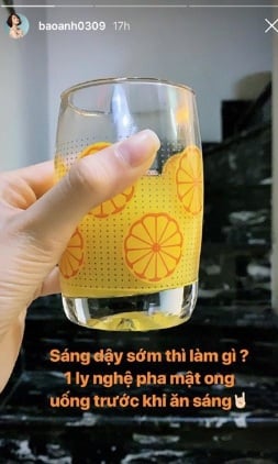 Tương tự, Bảo Anh cũng dùng nước tinh bột nghệ pha mật ong để detox cơ thể trước mỗi bữa sáng.
