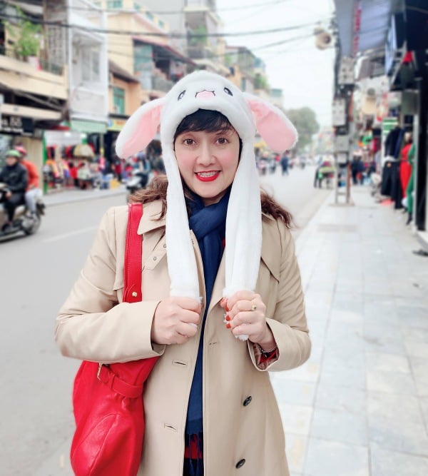 Đâu chỉ giữ được nét đẹp thanh xuân, vóc dáng cân đối và thon thả của Vân Dung cũng làm dân tình hết lời khen ngợi.