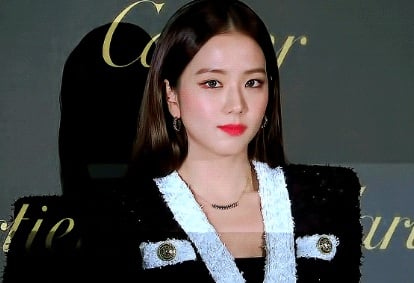 Chị cả BLACKPINK mới chỉ ra mắt khoảng 1 năm nhưng bản lĩnh thách thức đèn flash của cô đã không phải dạng vừa.