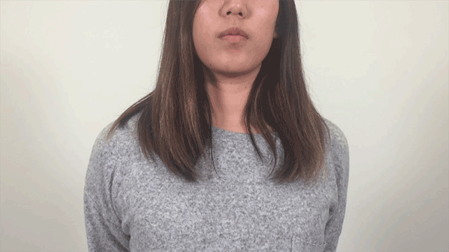 cô gái há miệng tập cơ hàm