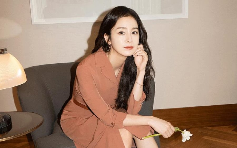 Một trong những bí quyết làm đẹp gây chú ý của nữ diễn viên là uống nước đậu đỏ vào mỗi buổi sáng.