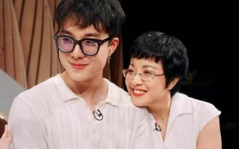 MC Thảo Vân và con trai có những chia sẻ cởi mở về chuyện trong cuộc sống.