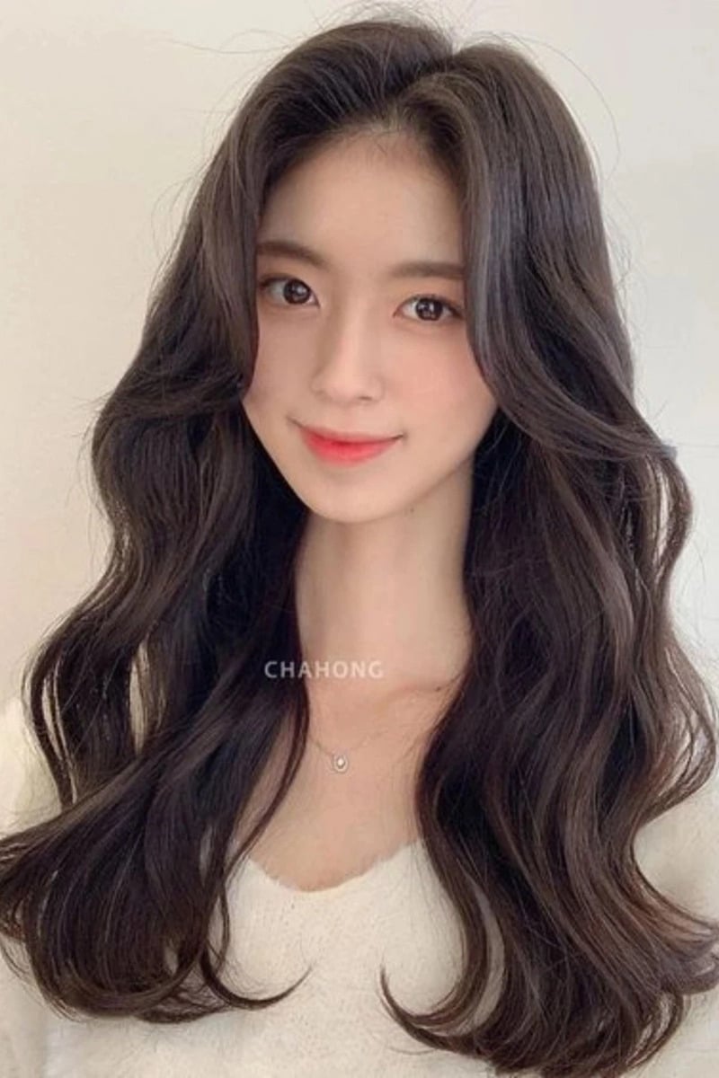 Dù bạn sở hữu gương mặt tròn, dài hay vuông, kiểu tóc này đều phù hợp.