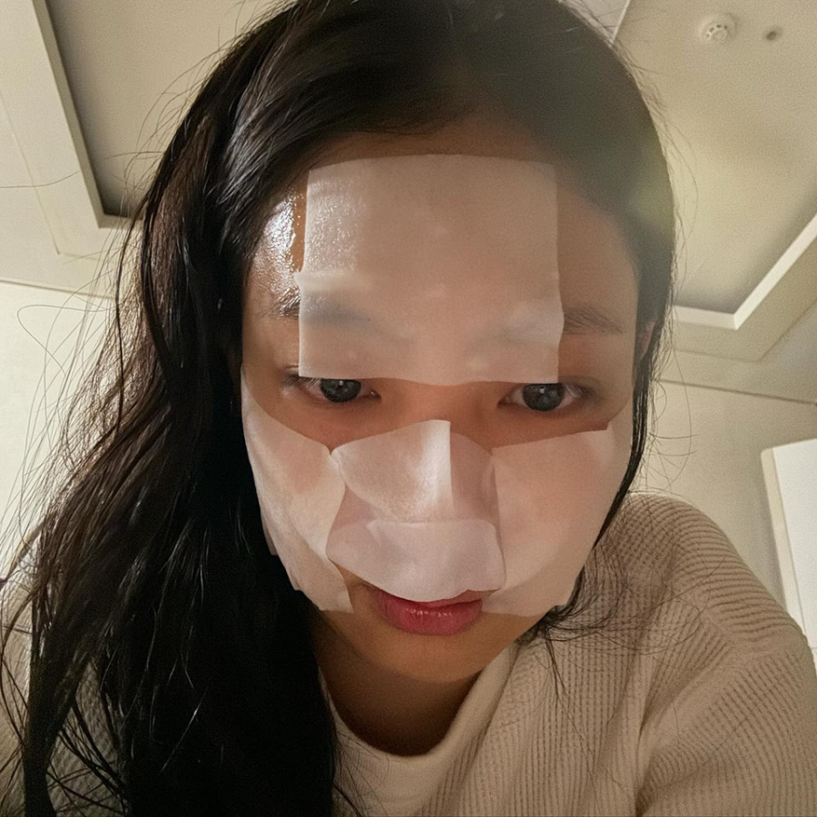 Chỉ với bông cotton, nước, lotion và 3 phút mỗi ngày, phái đẹp đã có thể làm một loại mặt nạ dưỡng da hiệu quả.