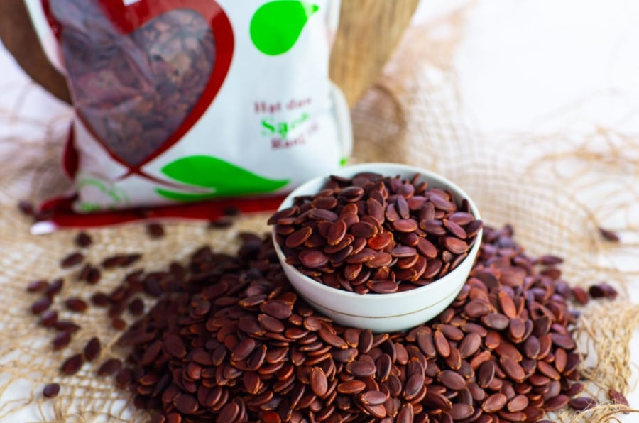 Hạt dưa hấu là nguồn cung cấp vitamin C dồi dào, rất cần thiết để hấp thụ sắt và đảm bảo nang tóc được cung cấp đủ oxy.