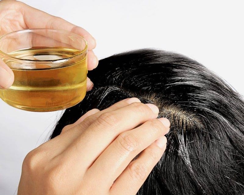 Ngoài ra vitamin E có trong giàu dừa còn trở thành công thức hữu hiệu trong quá trình điều trị gàu, giảm tình trạng giảm ngứa