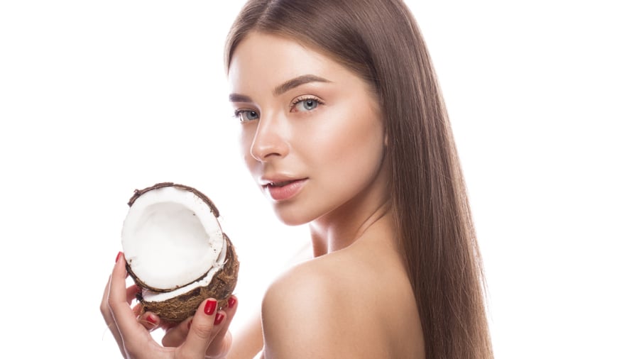Dầu dừa còn chứa protein kích thích quá trình mọc tóc.