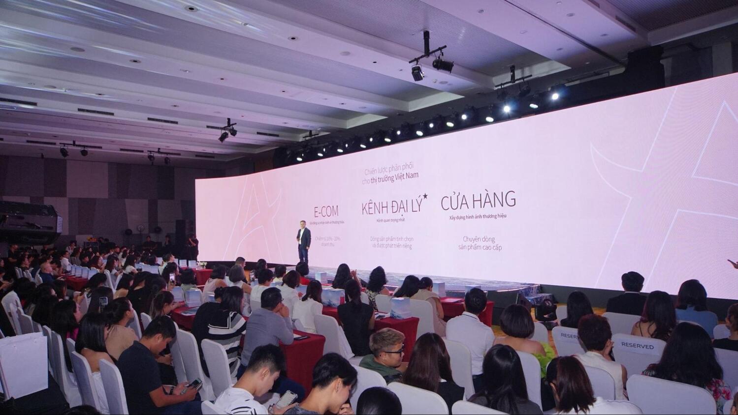 buổi ra mắt sản phẩm