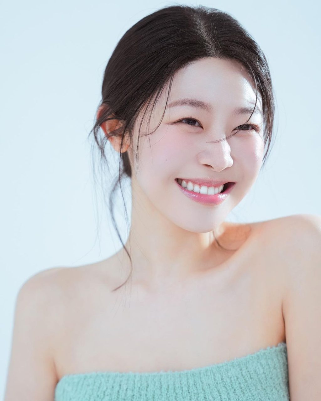 silicone cô gái da khỏe đẹp cười tươi