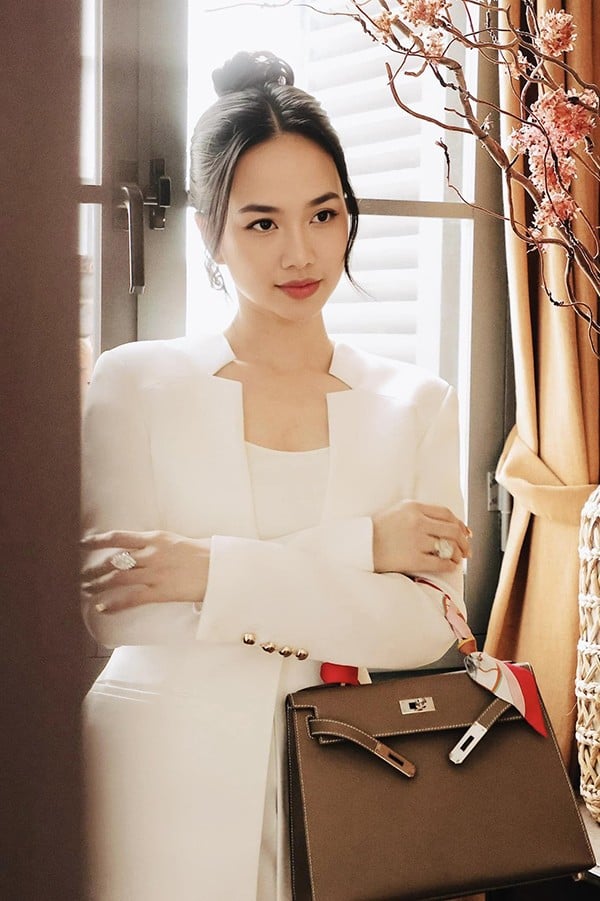 Cô sử dụng mỹ phẩm theo mùa và theo điều tiết cơ thể.