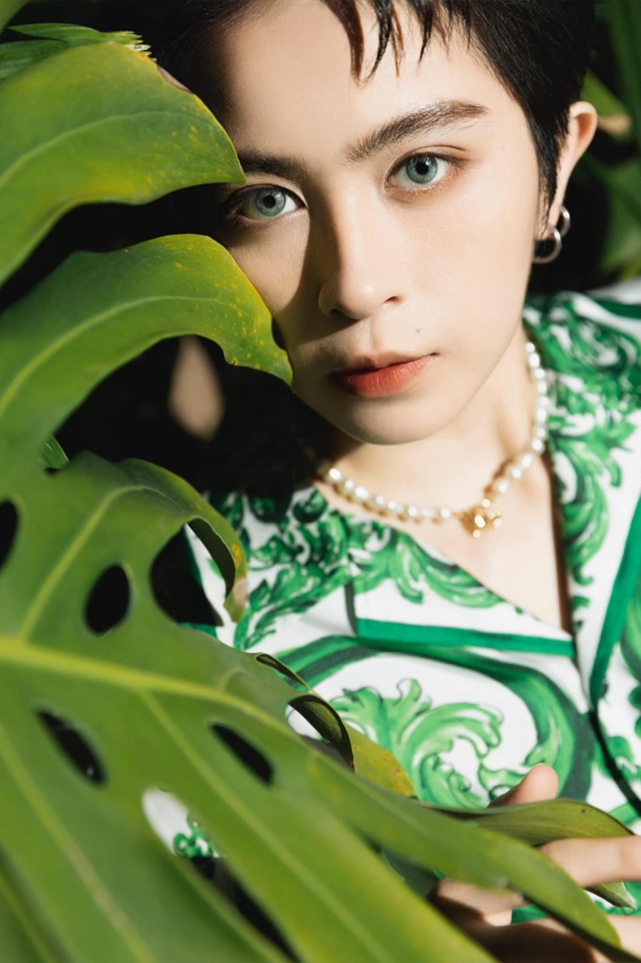 Gil trang điểm rất nhẹ khi đi diễn, chủ yếu tập trung vào đôi mắt.