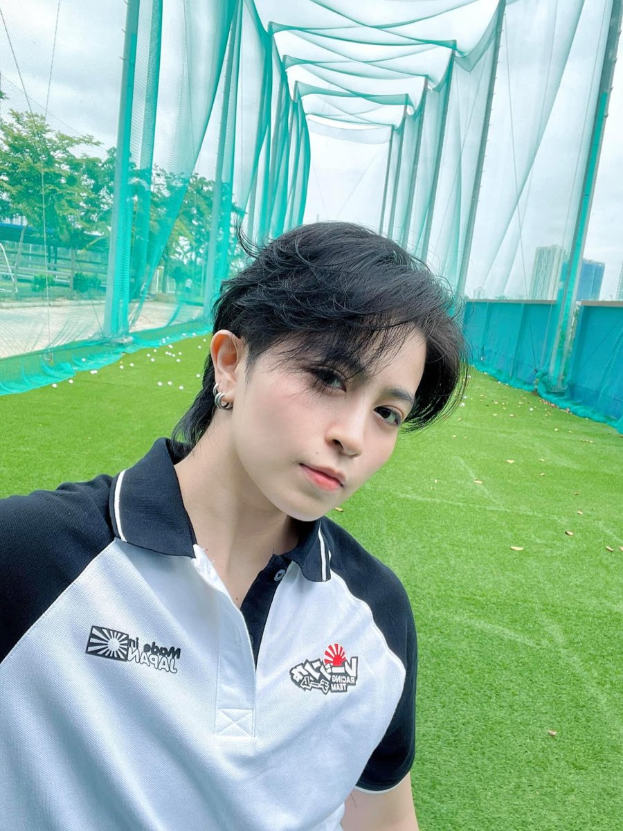 Đối với quầng thâm mắt, cô dùng sản phẩm chăm sóc dành riêng cho mắt, Gil thấy khá hiệu quả.