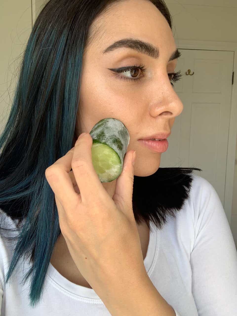 Dưa leo được sử dụng như một liệu pháp giảm sưng tấy.