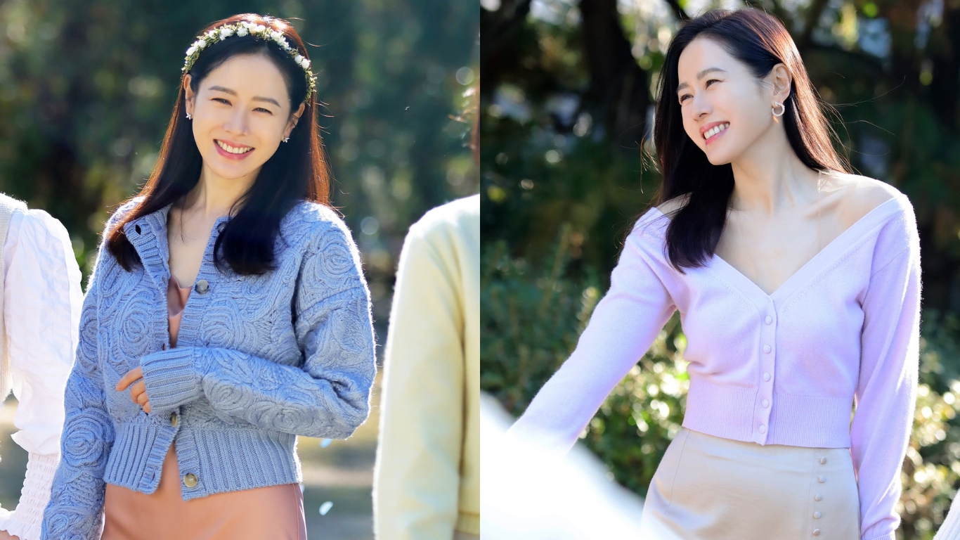 Son Ye Jin xõa tóc thẳng, mặc áo cardigan màu xanh pastel và tím pastel và tươi cười chụp hình