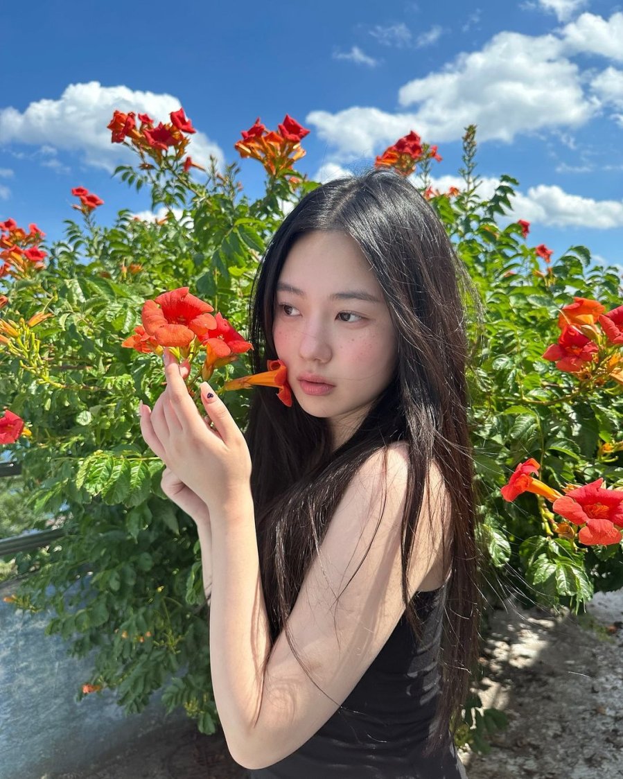 Cọ với đầu lông mềm mại sẽ giúp từng lớp kem nền được tán với một lượng mỏng vừa phải, mang đến cho bạn lớp nền tự nhiên và đều màu.