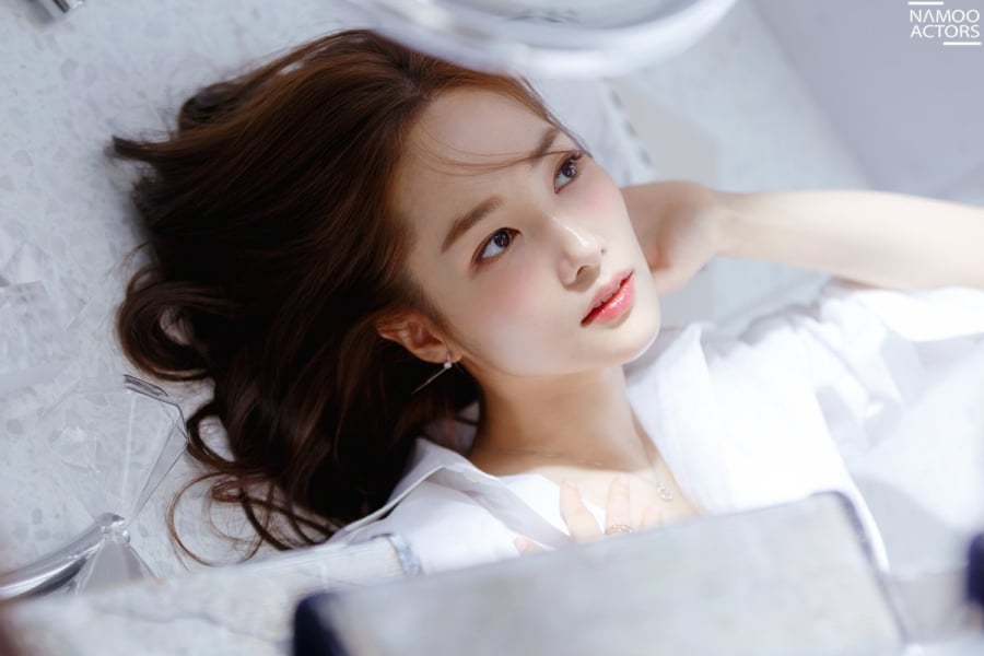 Nên dùng kem dưỡng ẩm có màu thay thế cho các loại kem nền để có một làn da trẻ trung, tự nhiên hơn ở ngưỡng U40.