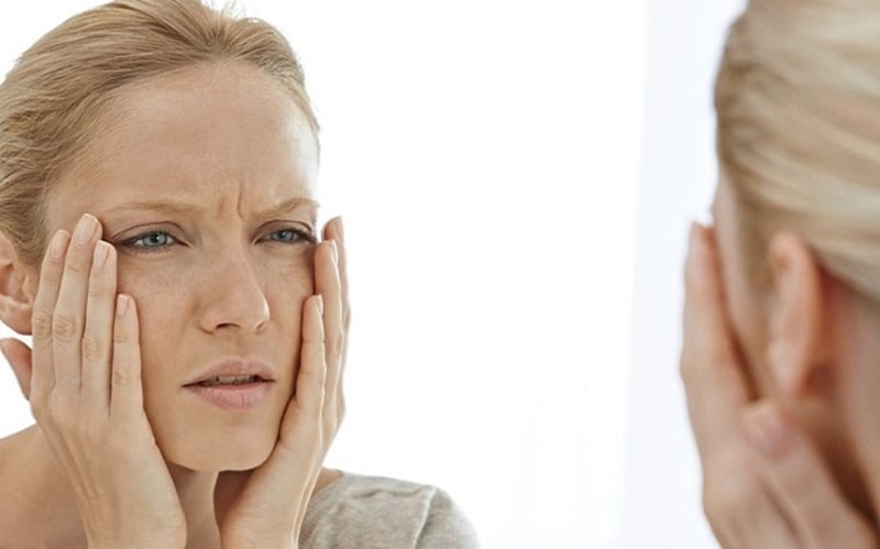 Bổ sung collagen và các chất chống oxy hóa cũng có thể giúp tăng cường quá trình tái tạo da.