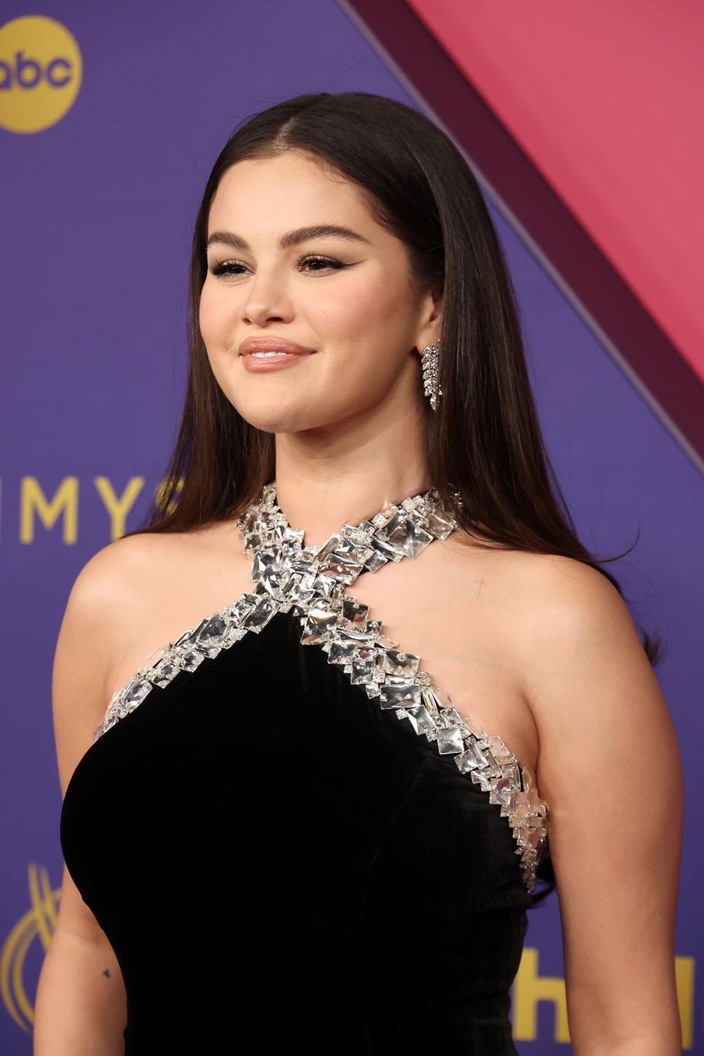 Selena Gomez tại lễ trao giải Emmy