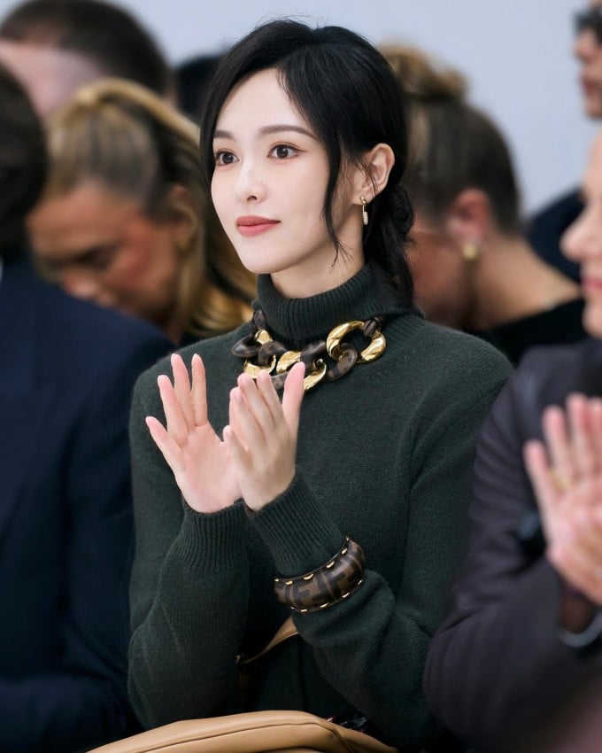 Đường Yên tại show Fendi hôm 17/9 ở Italy