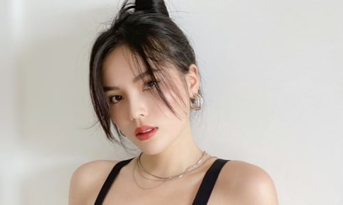 Kỳ Duyên thường chọn những loại mặt nạ chứa thành phần như vitamin C, collagen, hoặc chiết xuất từ thiên nhiên