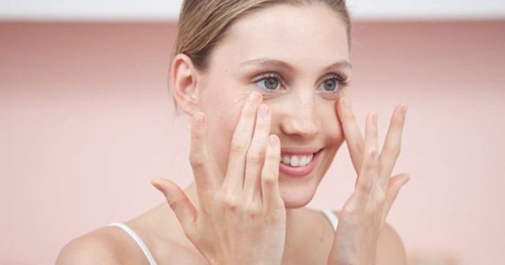 Trong bạc hà có chứa các tinh chất giúp ngăn ngừa mỡ tích tụ, giúp vùng da dưới mắt căng mịn, giảm bọng mắt