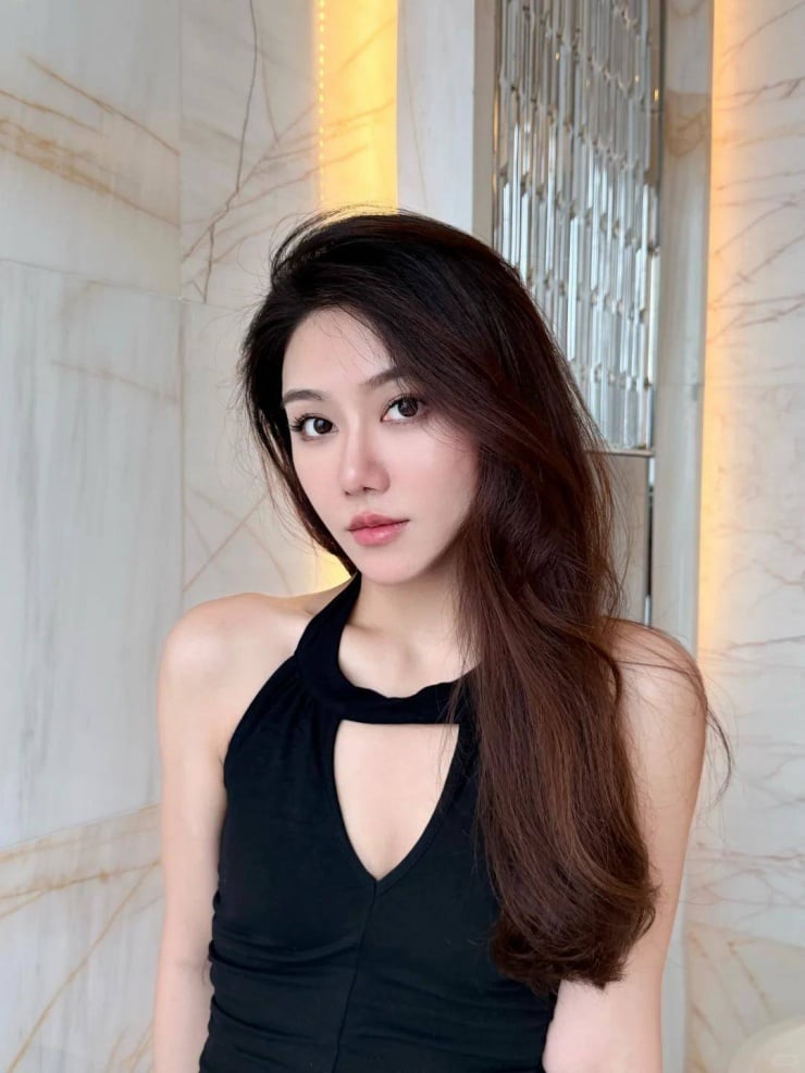 Ngoài việc trang điểm, bạn cũng cần chăm sóc môi thường xuyên để duy trì độ mềm mại và hồng hào