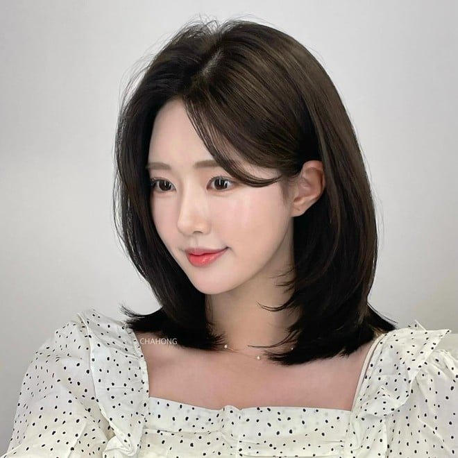 Nếu bạn yêu thích phong cách năng động và trẻ trung, tóc ngang vai tỉa layer là sự lựa chọn không thể bỏ qua