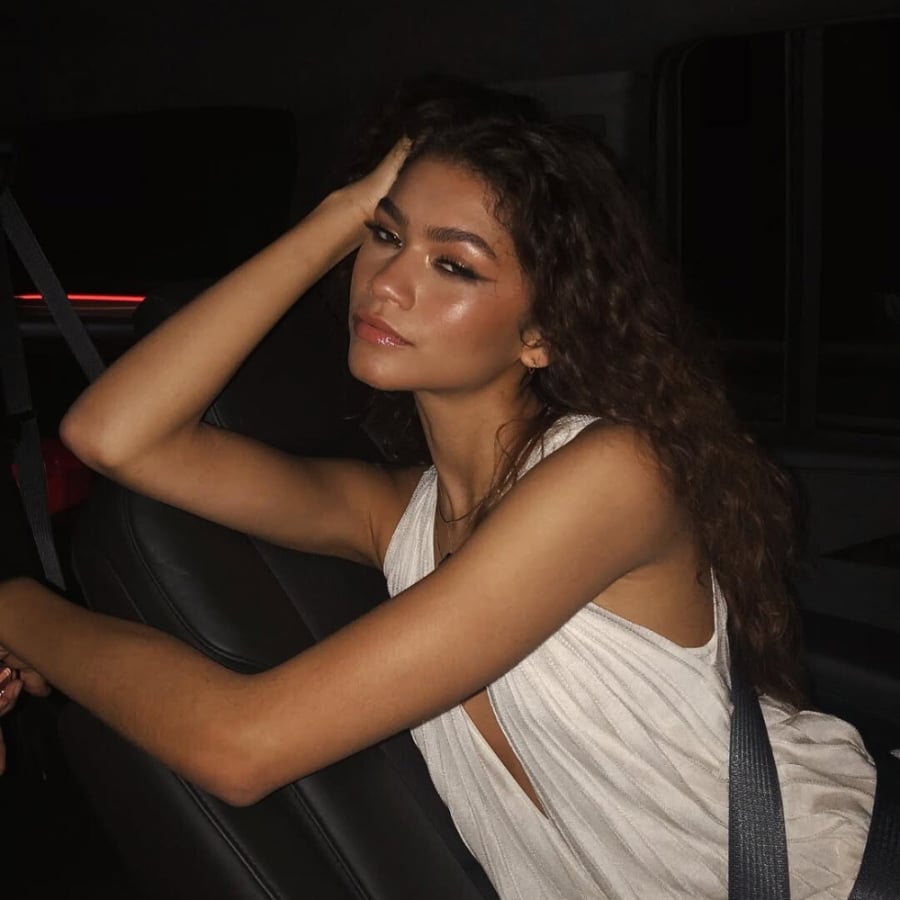 Zendaya tin tưởng vào phương pháp massage mặt để thư giãn và duy trì sự căng mịn.