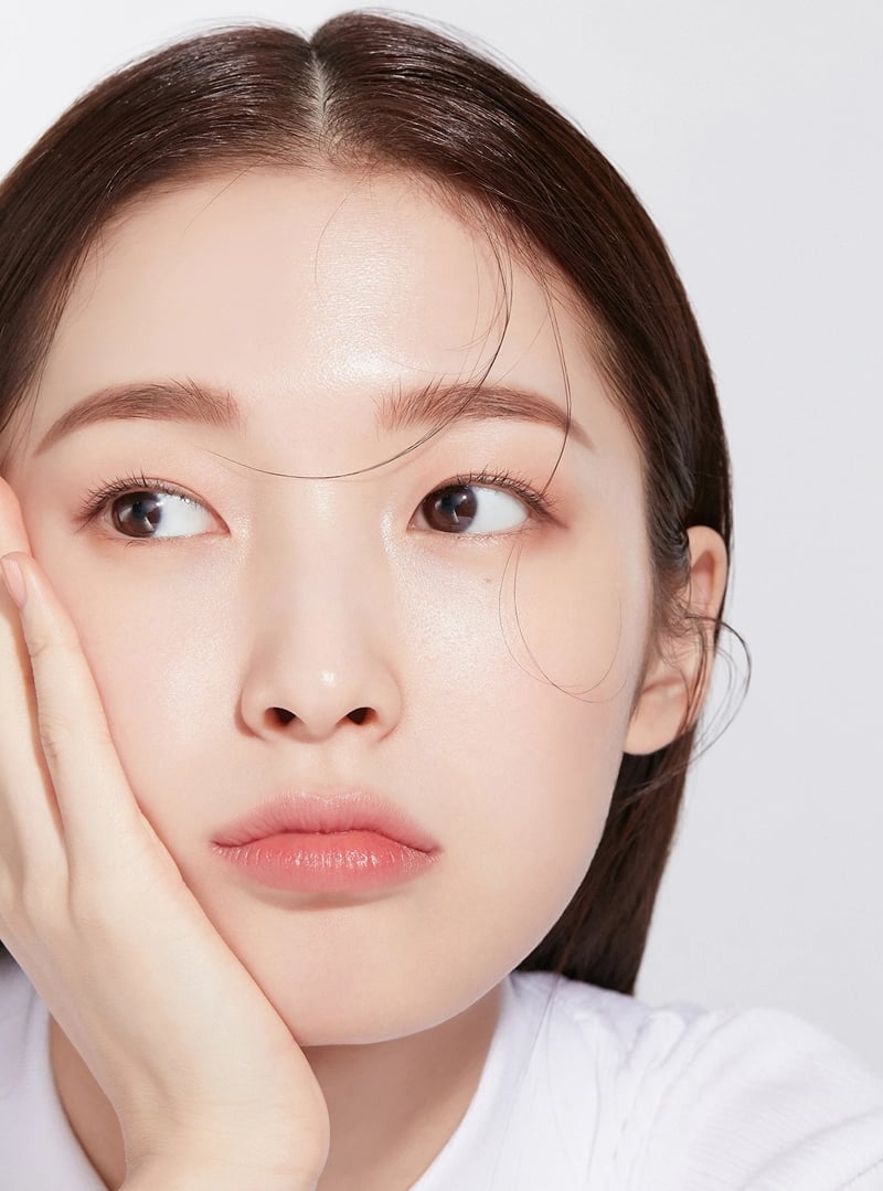 Trang điểm nhiều hơn trong dịp cuối năm đòi hỏi bạn phải chú trọng việc tẩy trang.