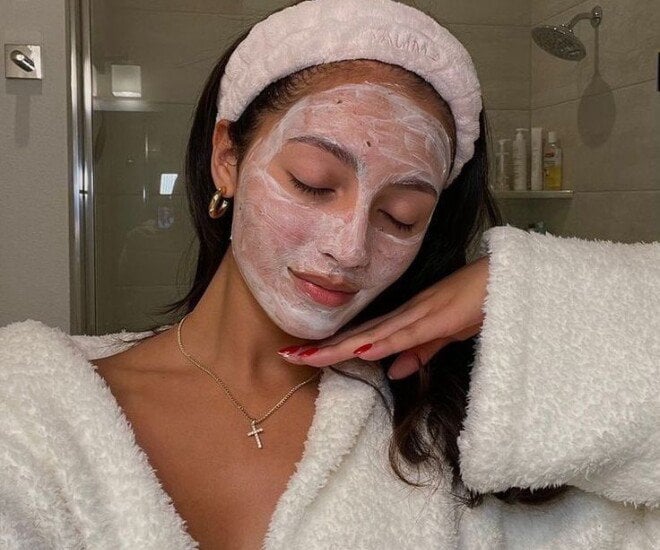 Các sản phẩm chứa hoạt chất mạnh như retinol, AHA, BHA đòi hỏi da có thời gian thích nghi.