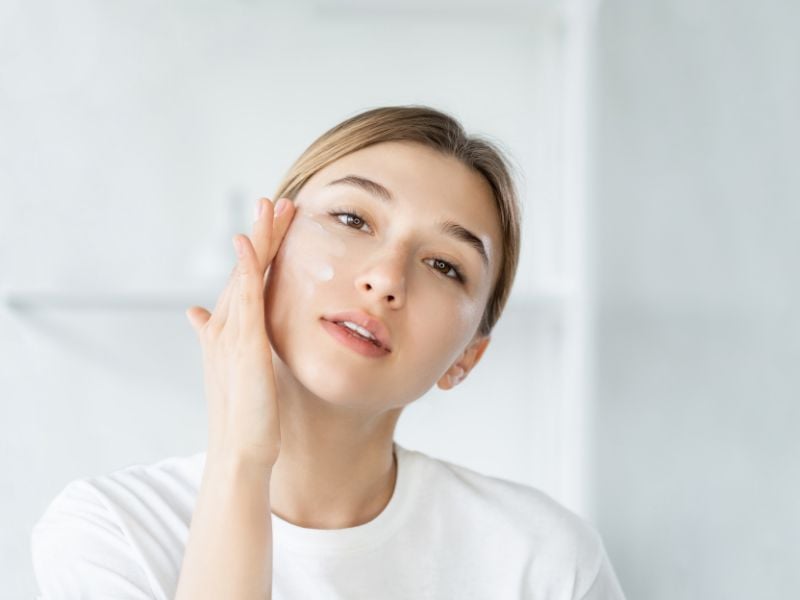 Quá trình sản xuất collagen và elastin trên da dần chậm lại khi phụ nữ bước vào độ tuổi 30, khiến da mất đi độ săn chắc