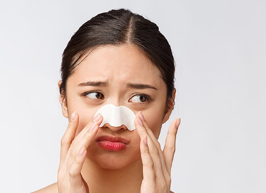Nếp nhăn sống mũi thường xuất hiện khi làn da lão hóa và giảm độ đàn hồi.
