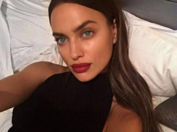 Irina Shayk luôn ưu tiên dưỡng ẩm, đặc biệt khi làn da của cô có xu hướng khô tự nhiên.