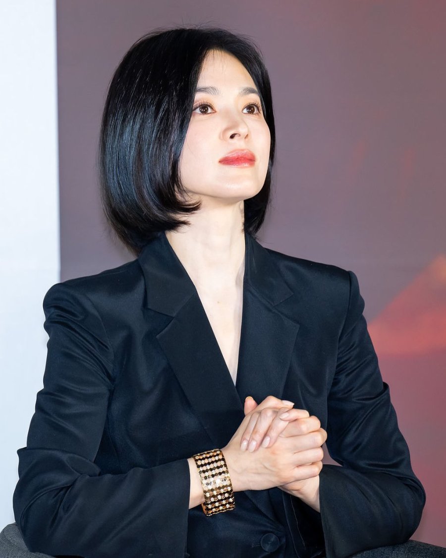 Tóc bob của Song Hye Kyo là sự kết hợp hoàn hảo giữa sự trang nhã và vẻ hiện đại.