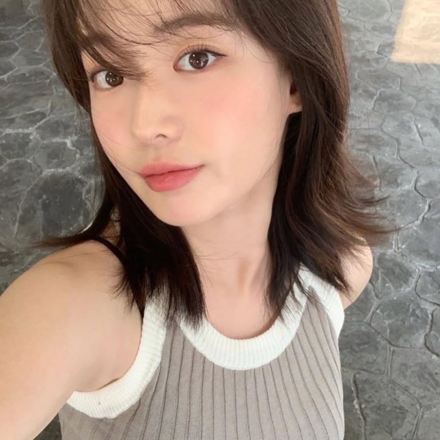 AHA (Alpha Hydroxy Acid) giúp loại bỏ tế bào chết trên bề mặt da, kích thích sản sinh collagen