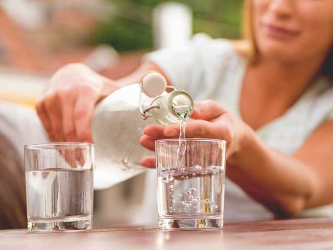 Khi có đủ nước, quá trình lưu thông máu trong cơ thể sẽ được đẩy nhanh, giúp thải cặn bã và độc tố hiệu quả.