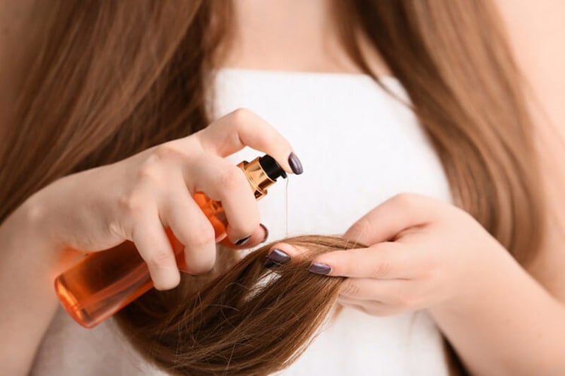 Nhiều loại dầu dưỡng còn có hương thơm dễ chịu, giúp mái tóc luôn thơm tho suốt cả ngày.